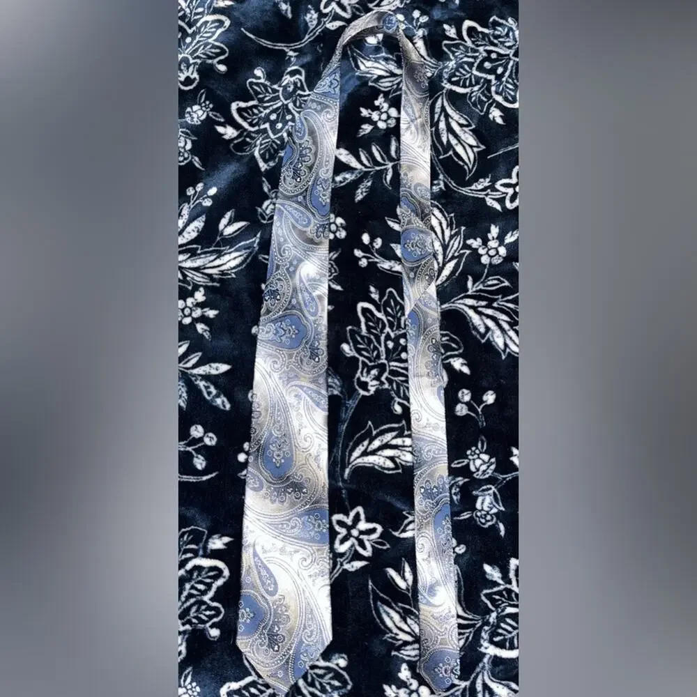 Pronto Uomo 100% Silk Blue Silver Paisley Print Necktie